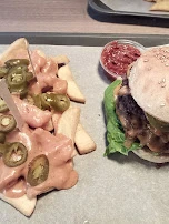 Chillicheese Burger Mit Chillicheese Fritten Und Höllenritt Soße